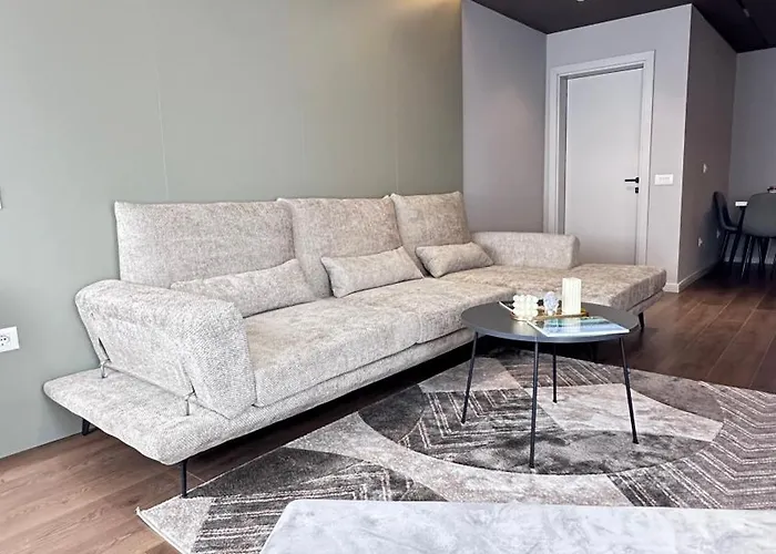 Frida Luxury טיראנה